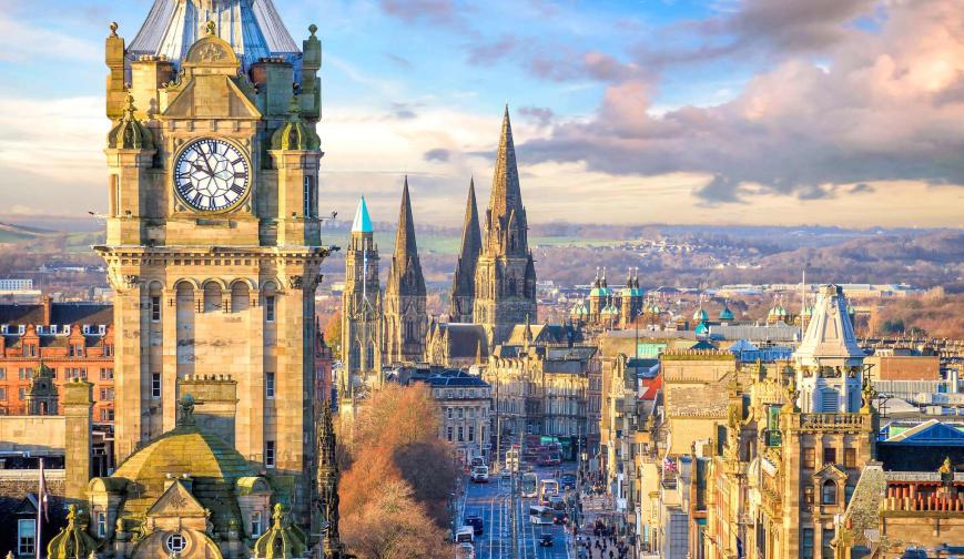 Old town Edinburgh and Edinburgh castle