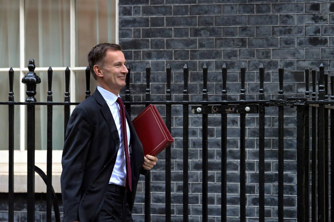 Jeremy Hunt walking along Downing Street