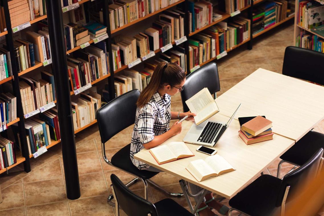 Student in library