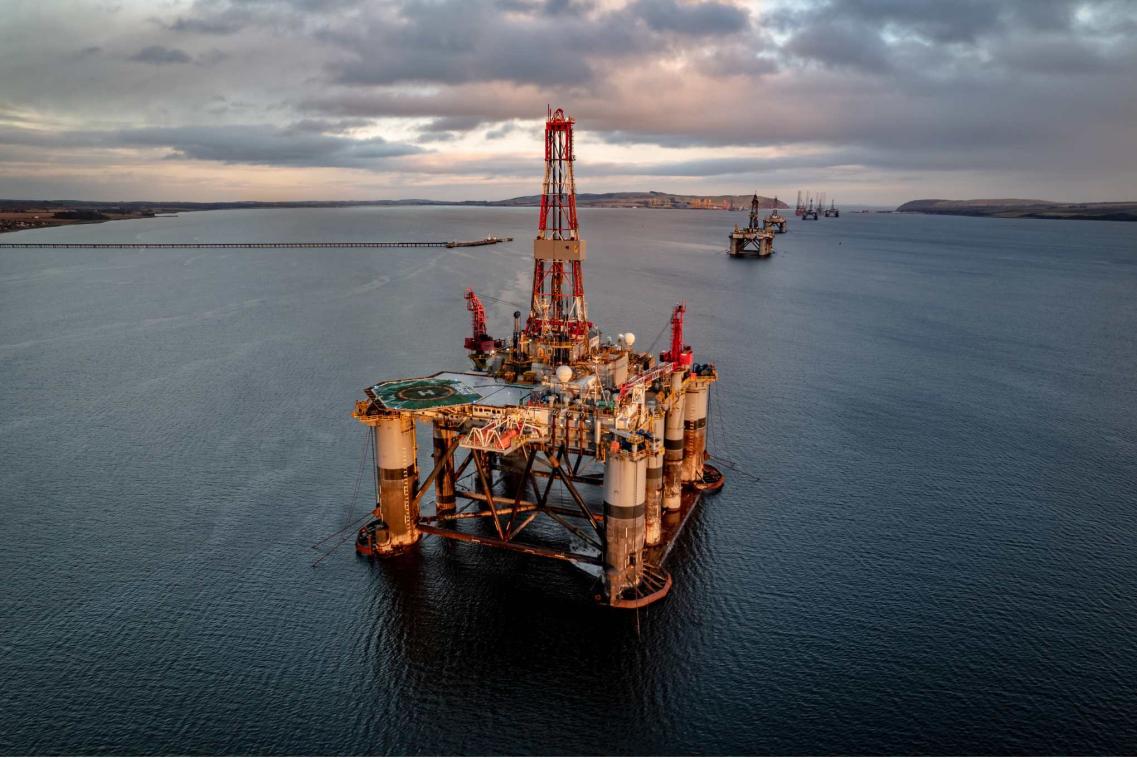 Oil drilling platform