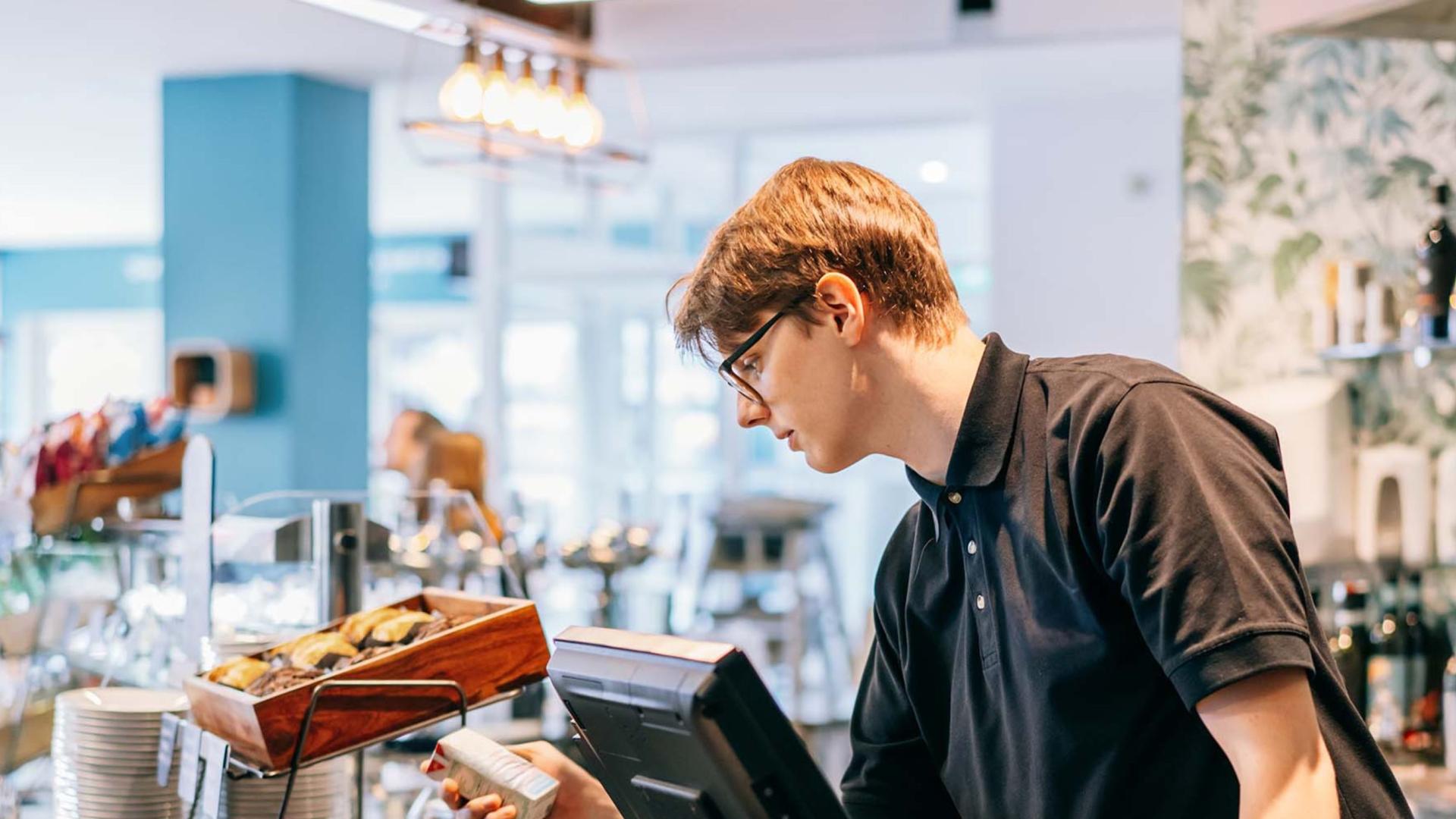 teenager working till