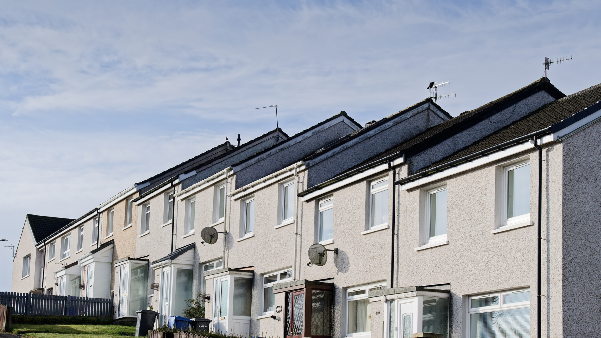 How does council tax support shape household incomes and work incentives?