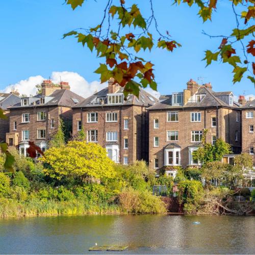 Waterfront in Hampstead Heath