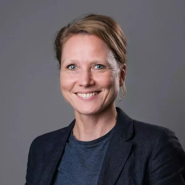 Dr Britta Augsburg